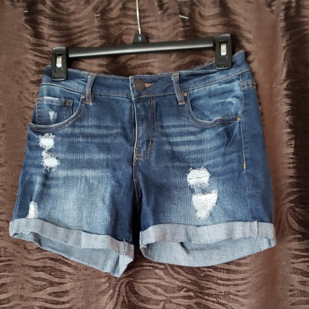 Stretchy Barely worn distressed shorts